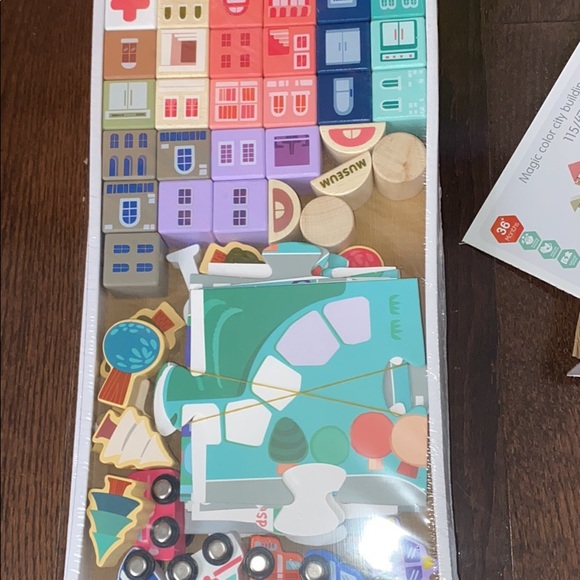 Brand new (sealed) Montessori 115 piece city building wooden block - Picture 3 of 8